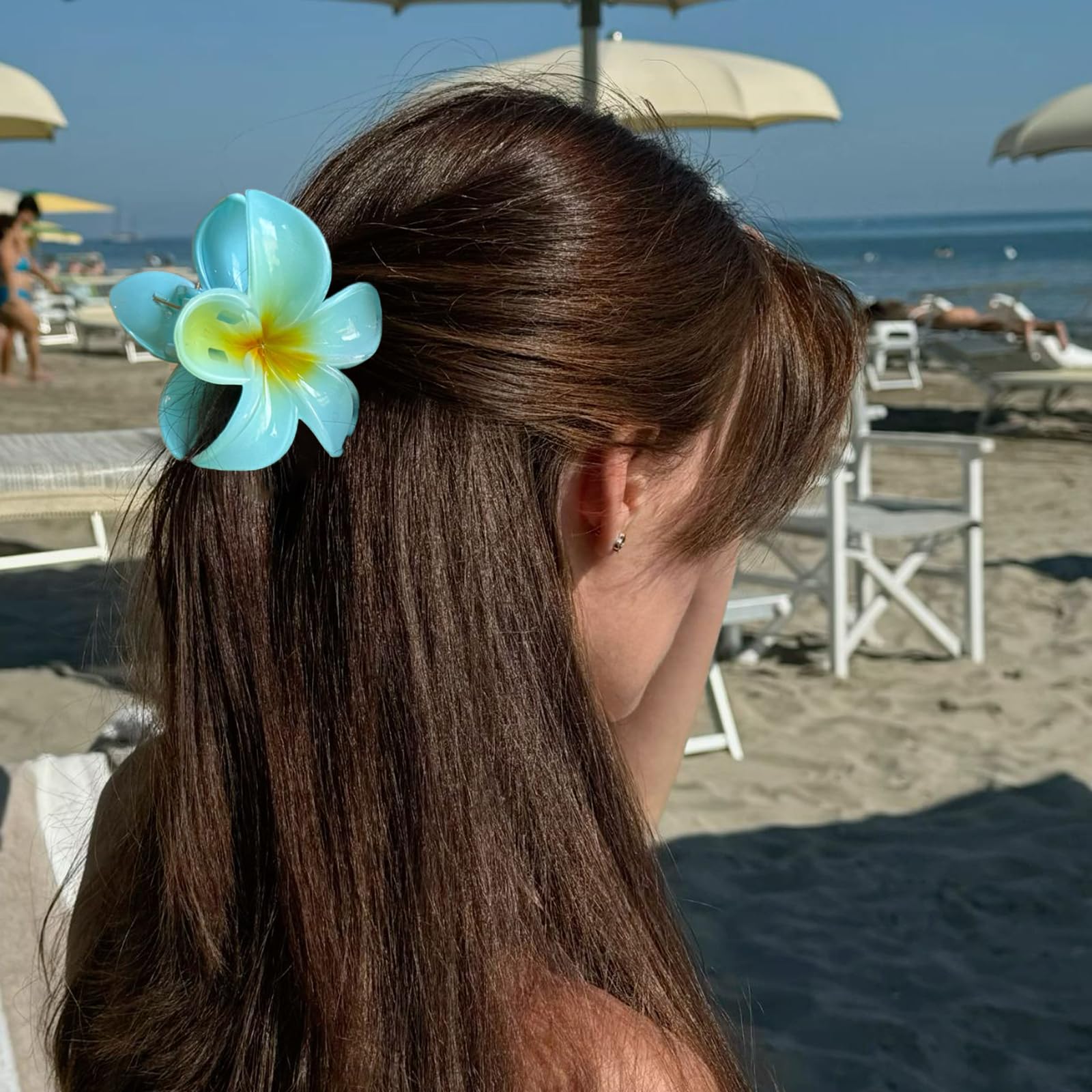YosaiHom plumeria clip features non-slip teeth to keep hair in place.