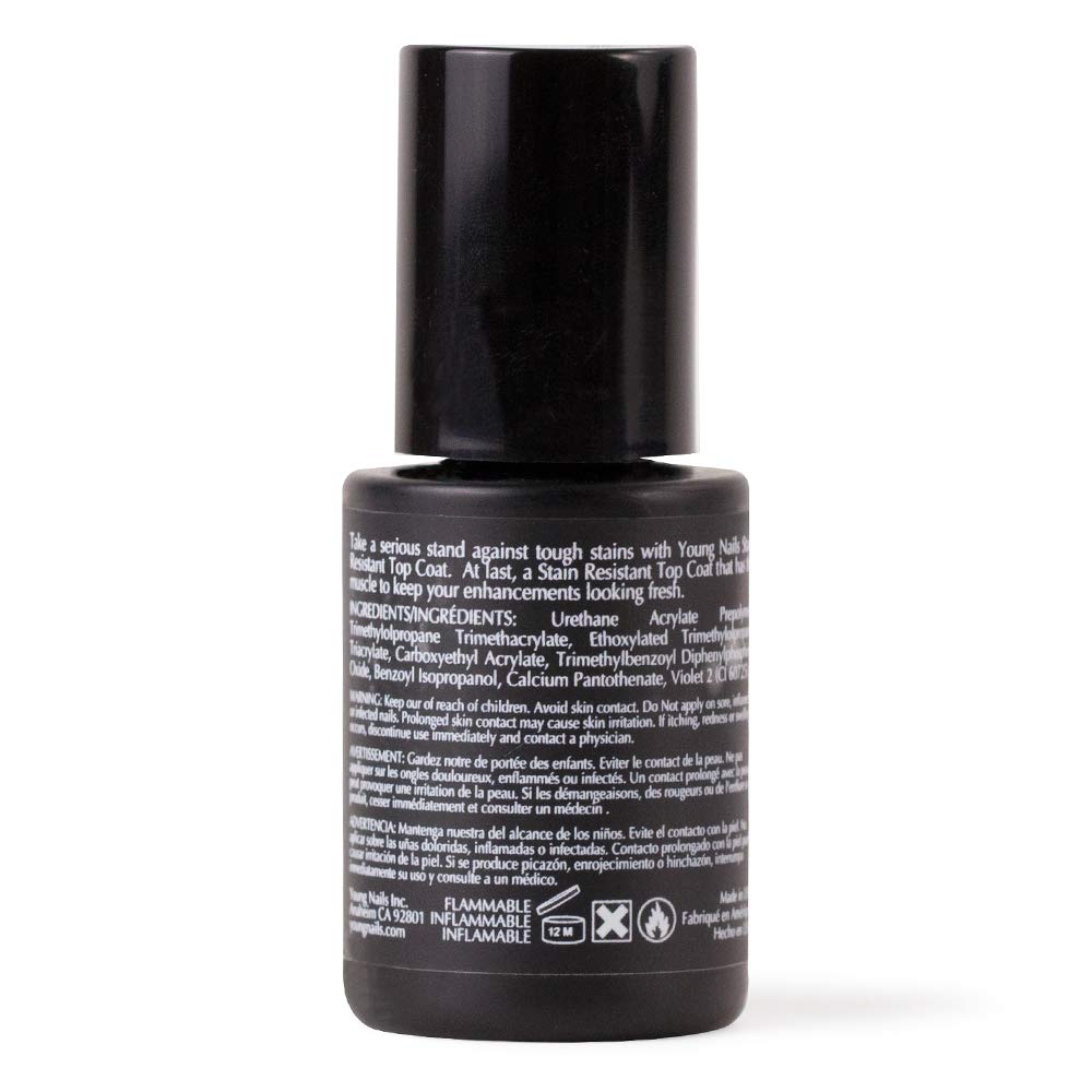 Aplicación fluida del Top Coat Resistente a Manchas con cepillo para un acabado uniforme.