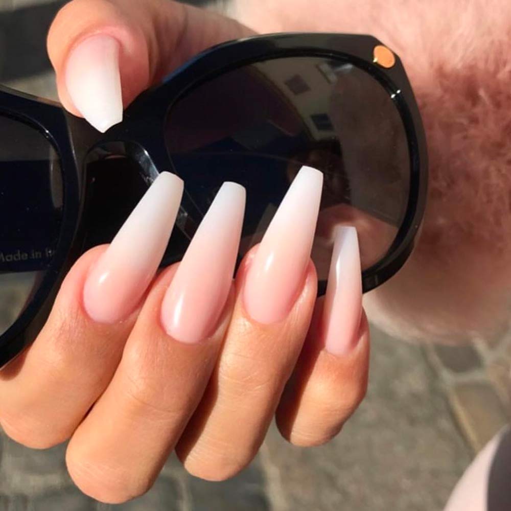 Versatilidad para acrílico, dip y gel duro con el Top Coat Resistente a Manchas de Young Nails.