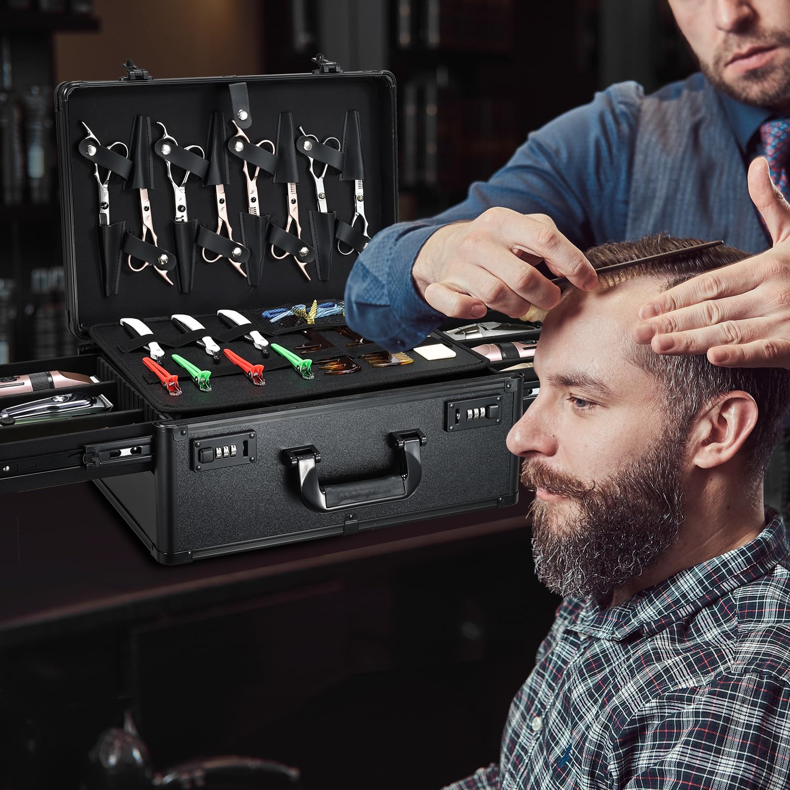 Large bottom compartment in Yueieoun barber case stores accessories