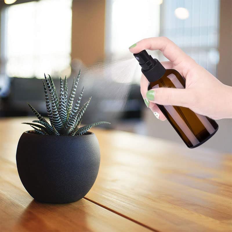 YUNFOOK room spray in-use demonstrates easy misting for air freshening.