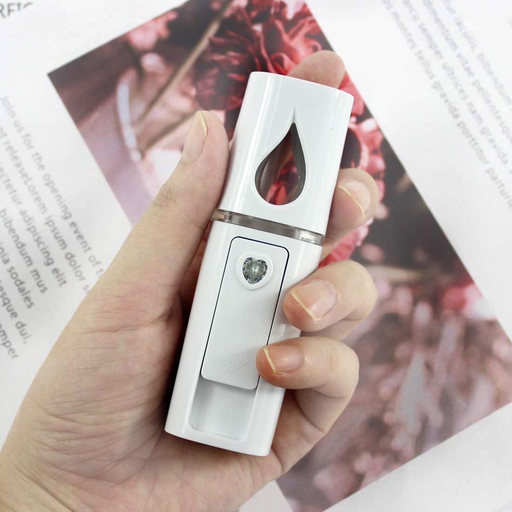 YUNYILAN portable mister makes a stylish gift for beauty lovers.