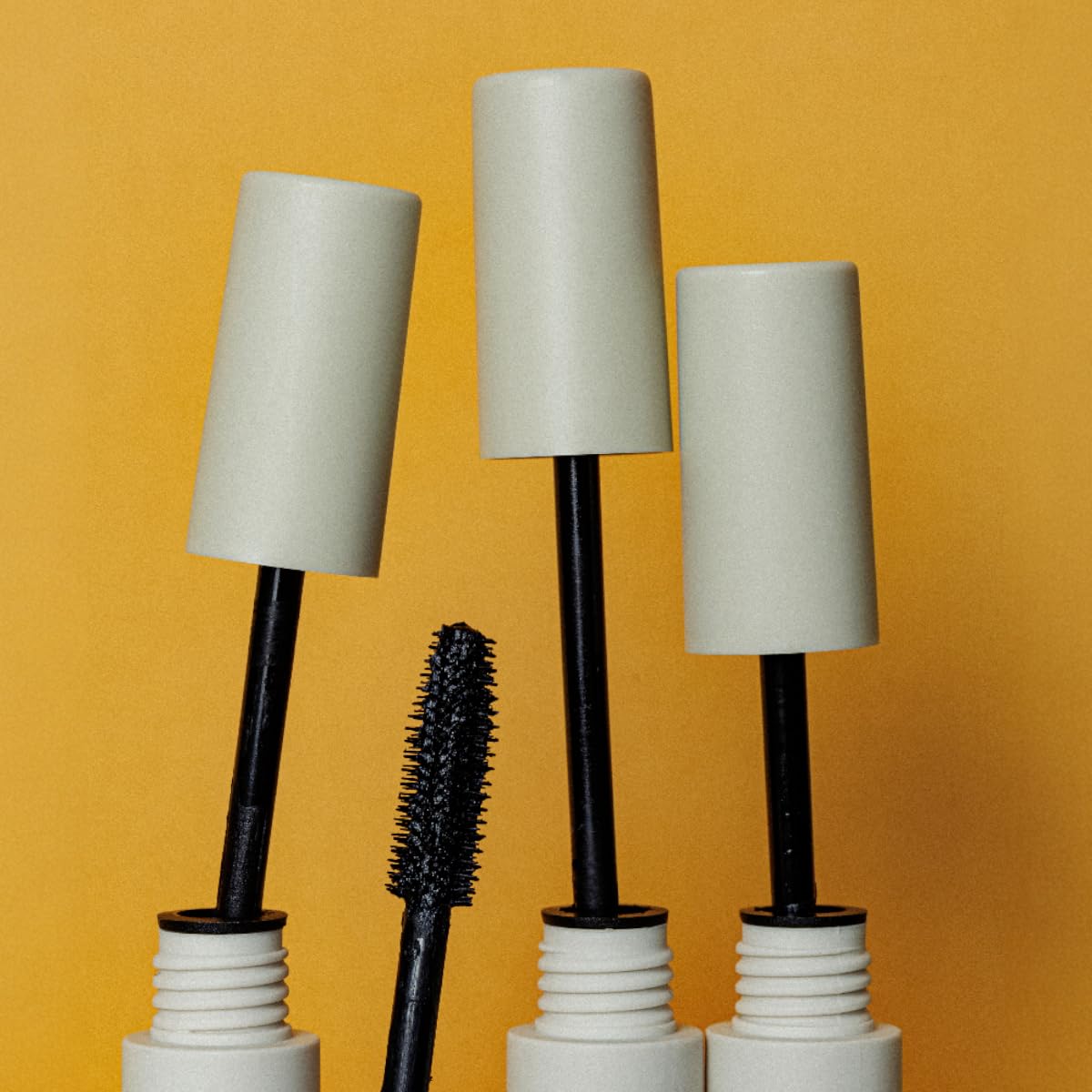 Aplicación diaria y rápida con YuYa Mascara para un look limpio
