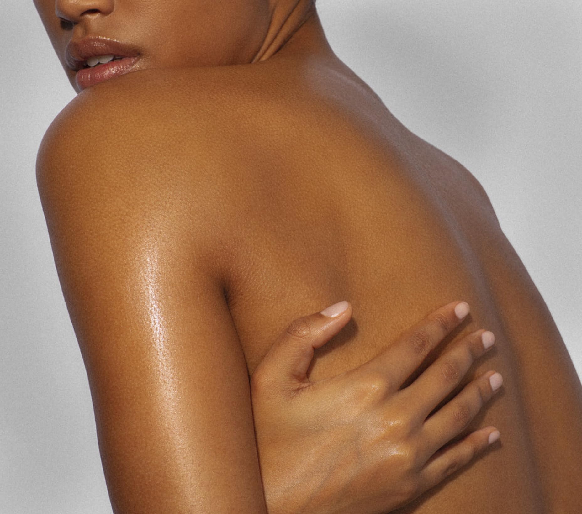 Yves Rocher Monoi Tahiti oil pearl-sheen for a delicate glow and subtle shimmer.