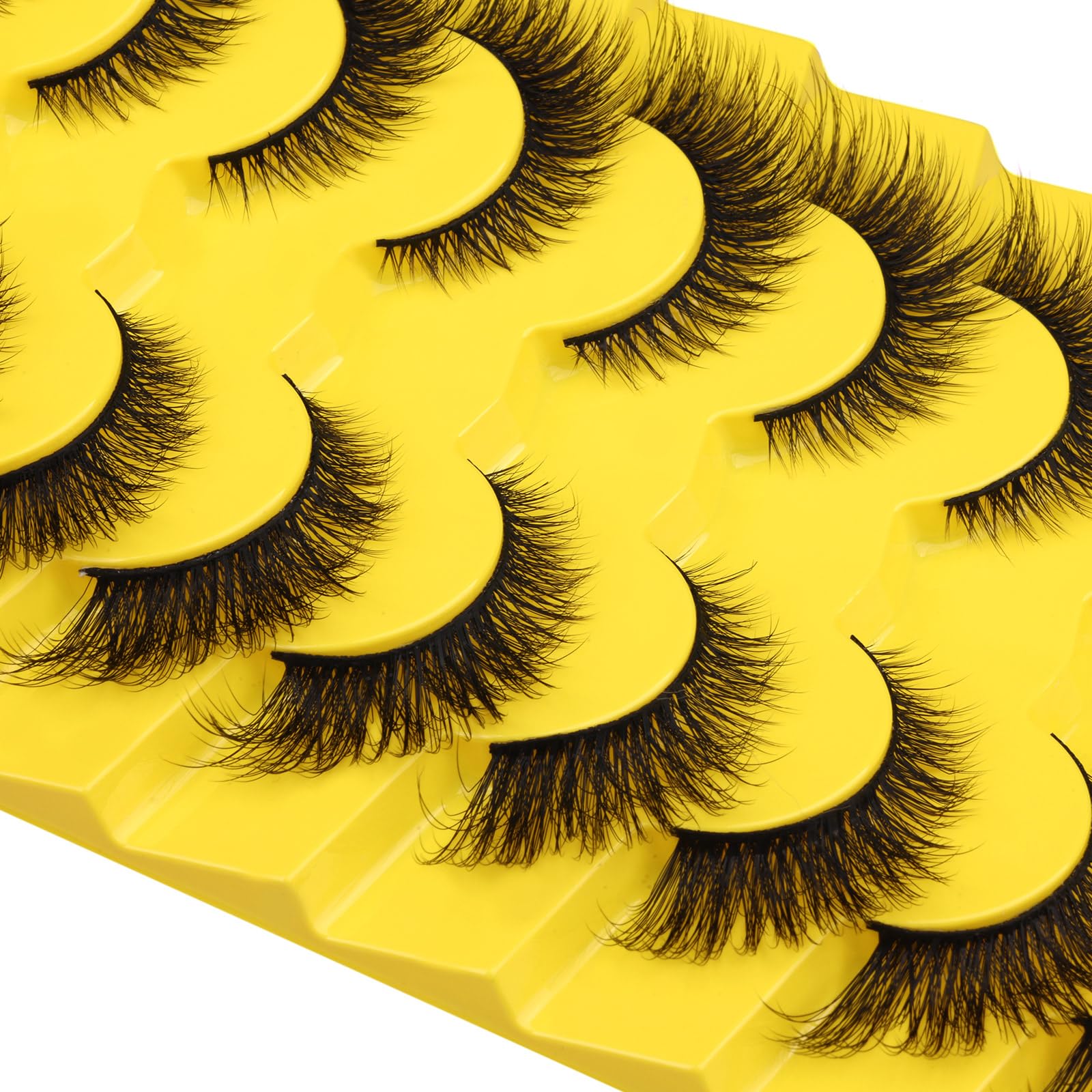Zegaine cat eye lashes offer a glamorous, luxurious feel.