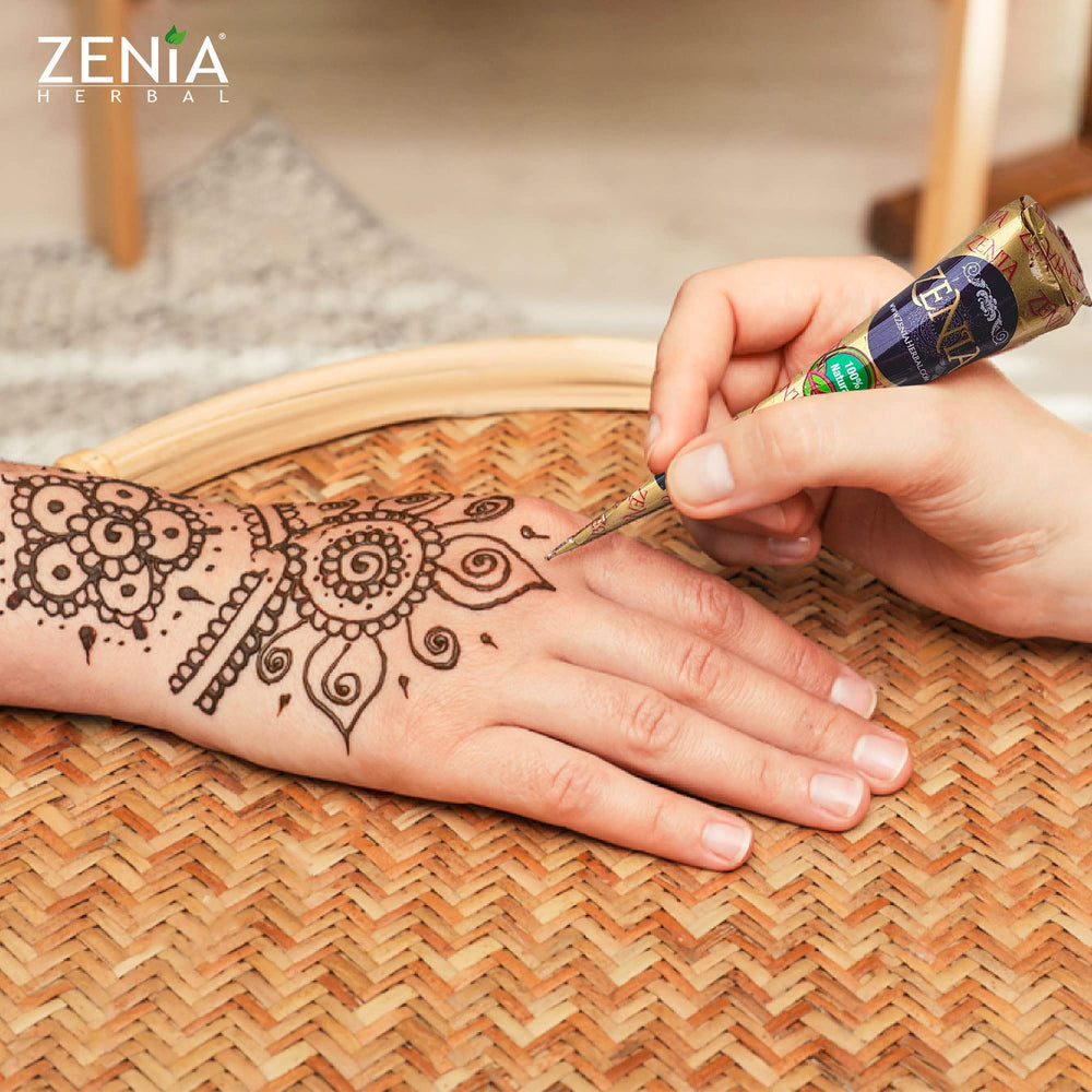 Zenia reddish brown paste provides subtle undertones on dark hair