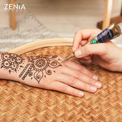 Zenia reddish brown paste provides subtle undertones on dark hair
