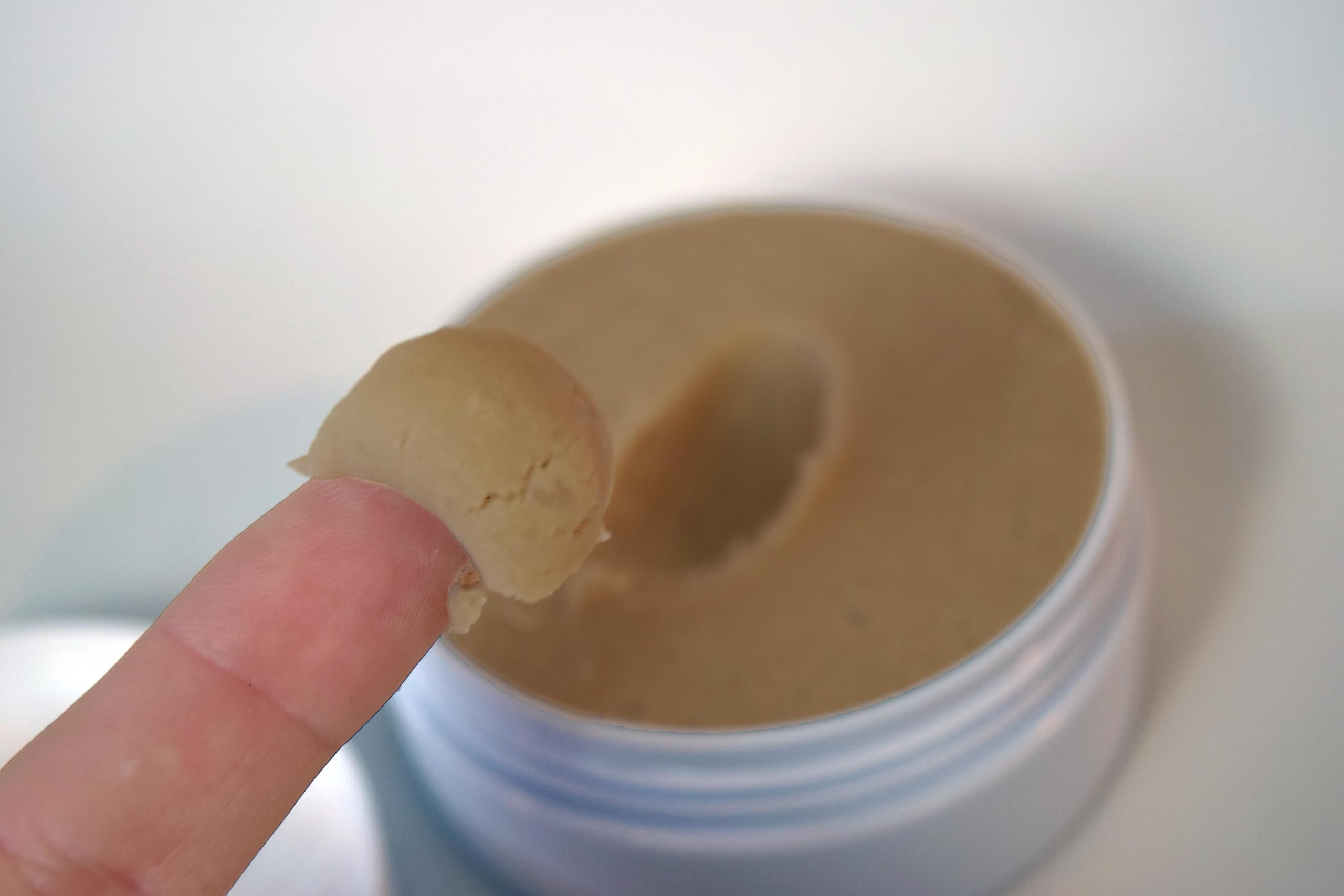Zero Shine Jar SMP Matte 2.0 side view highlighting matte texture on scalp
