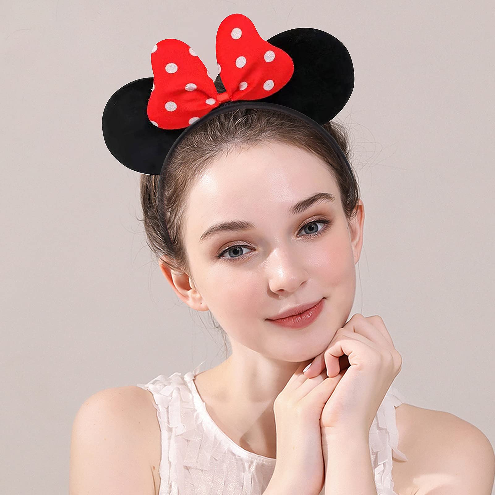 Zifengcer wedding party accessory adds elegant touch to formal attire.