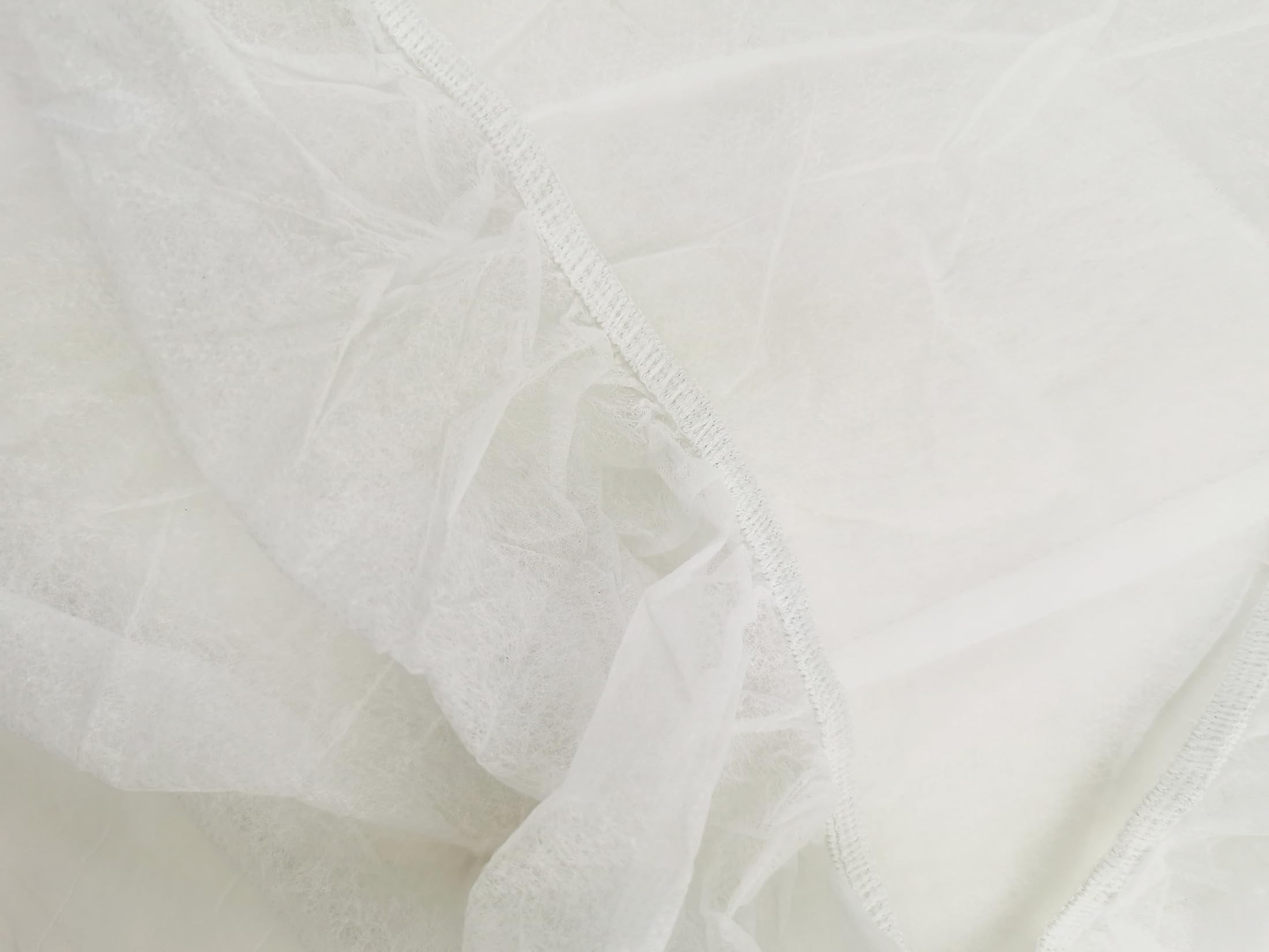 ZMDREAM hygienic latex-free table cover for sensitive clients.