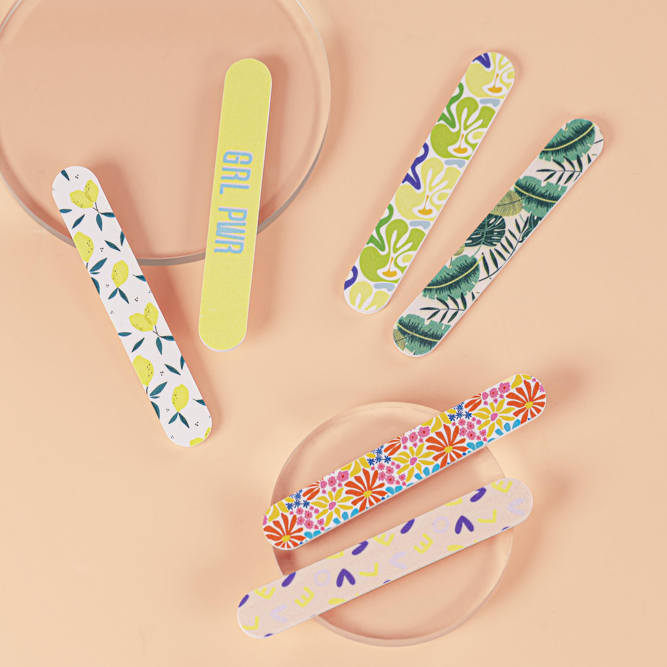 ZMOI smooth-edge design helps create neat nail contours.