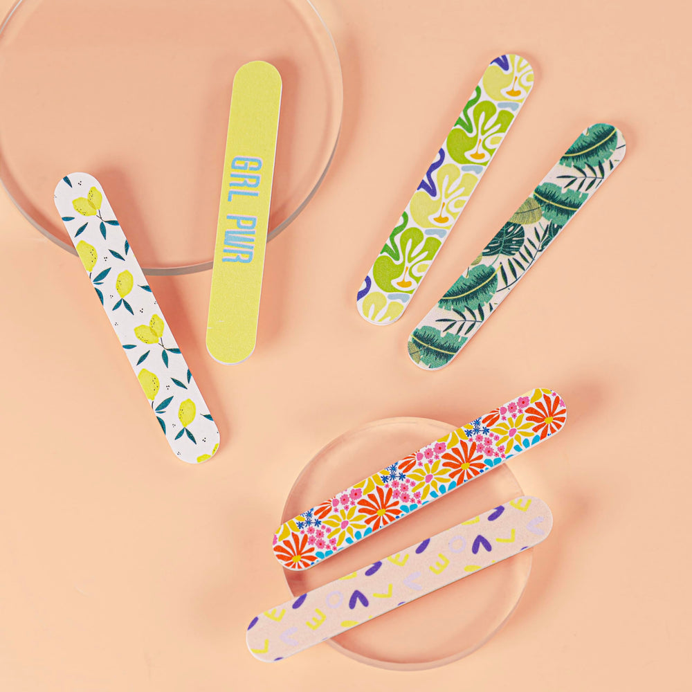 ZMOI smooth-edge design helps create neat nail contours.